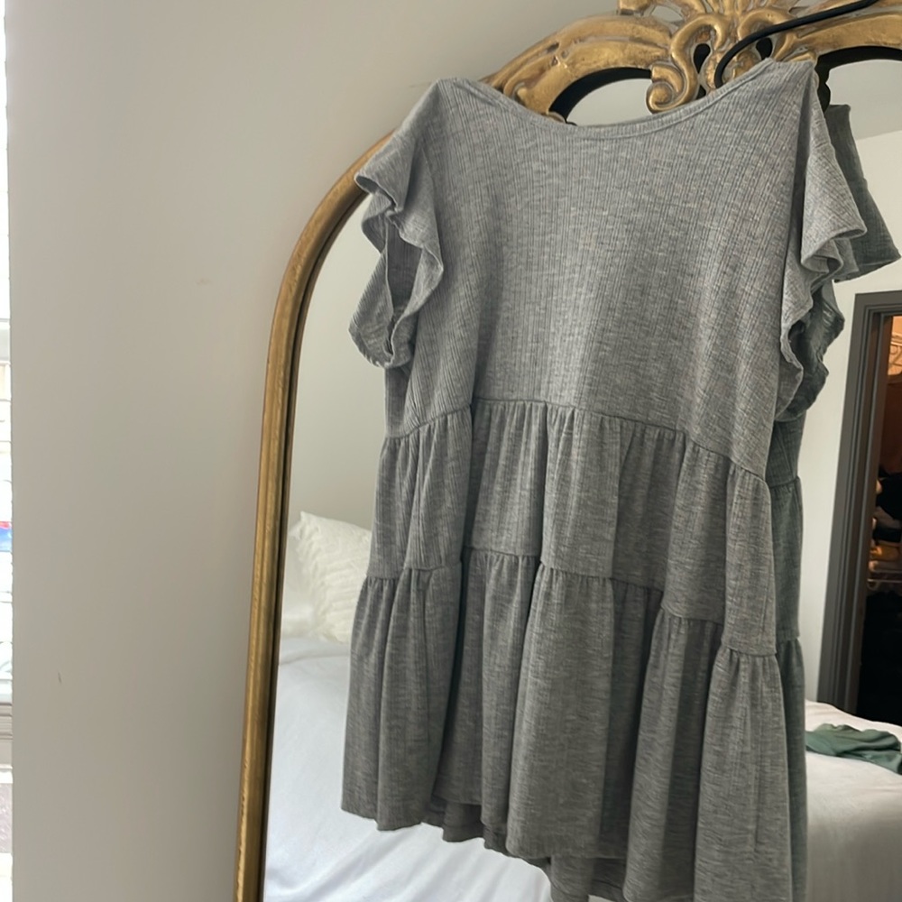 Ruffle hem tiered grey flowy top